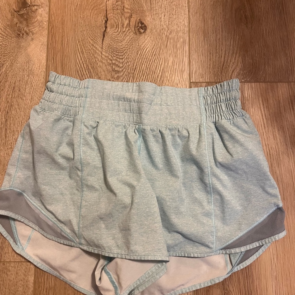 Lululemon 2.5” Hotty Hot Short